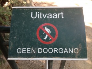 een vreemd bord op Zorgvlied 